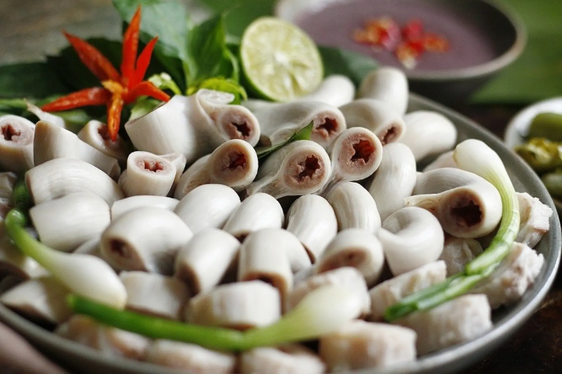Mẹo luộc lòng heo trắng giòn, không dai và không hôi Mẹo luộc lòng heo trắng giòn, không dai và không hôi